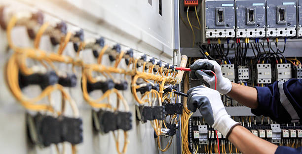 Professional Electrician technician working in Brent, AL